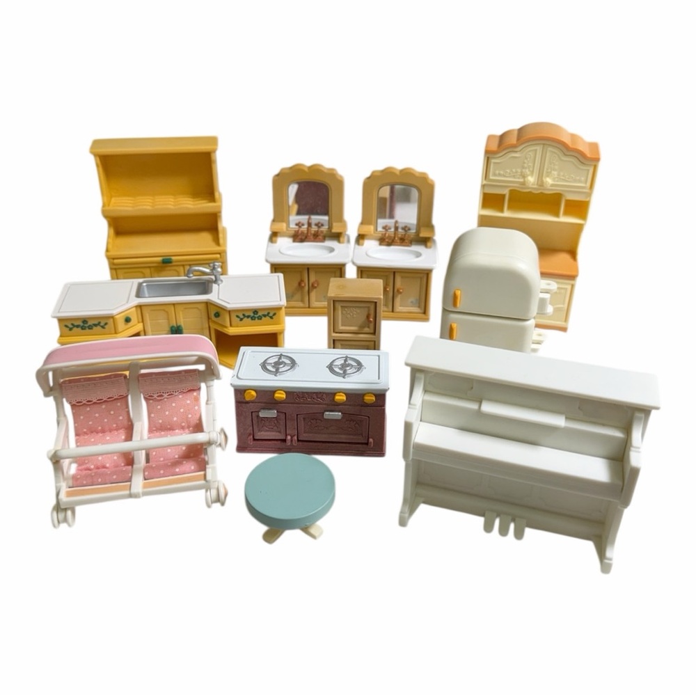 Sylvanian Families / Calico Critters Furniture and Parts Lot (UPDATED)